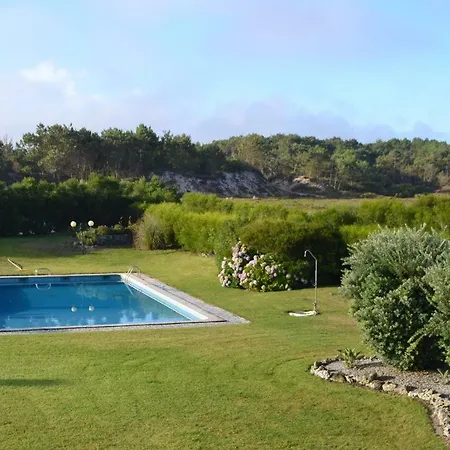 Yellow & White House Апартаменты Amoreira (Leiria)