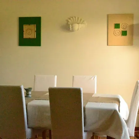 Yellow & White House Апартаменты Amoreira (Leiria)