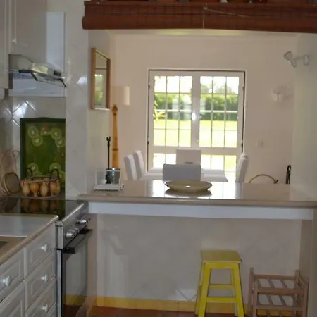 Апартаменты Yellow & White House Amoreira (Leiria)