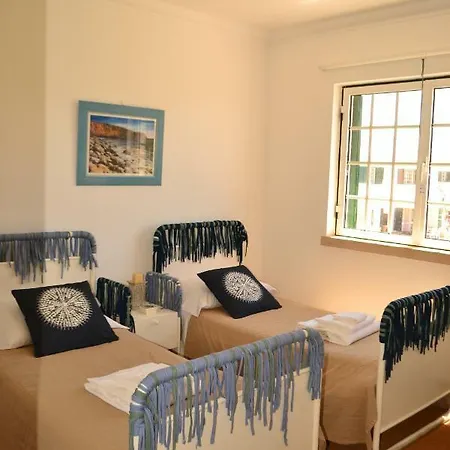 Yellow & White House Апартаменты Amoreira (Leiria)